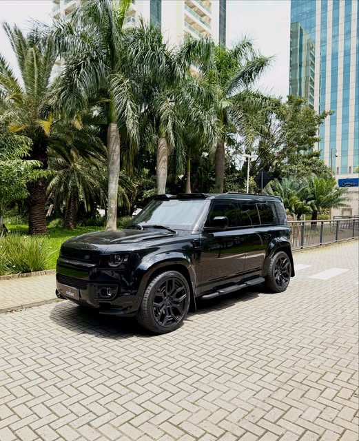 LAND ROVER DEFENDER 110X DYNAMIC HSE HYBRID - Imagem 1