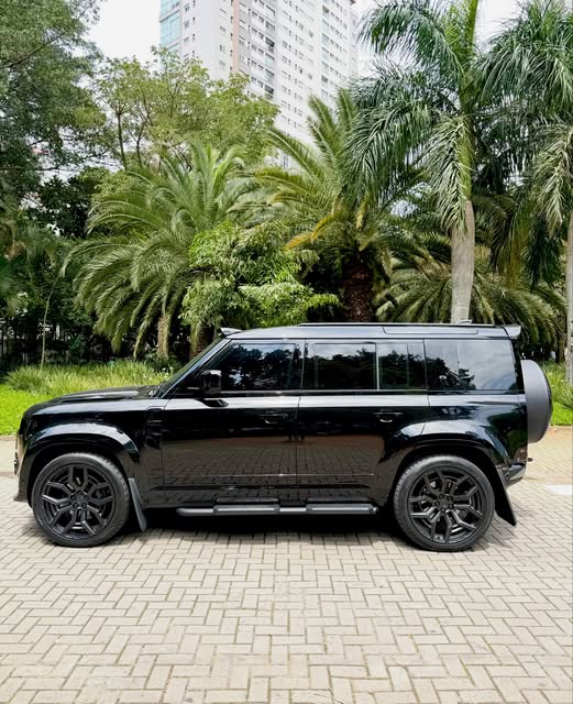 LAND ROVER DEFENDER 110X DYNAMIC HSE HYBRID - Imagem 3
