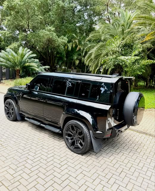 LAND ROVER DEFENDER 110X DYNAMIC HSE HYBRID - Imagem 10