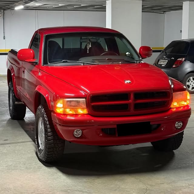 DODGE DAKOTA - Imagem 1