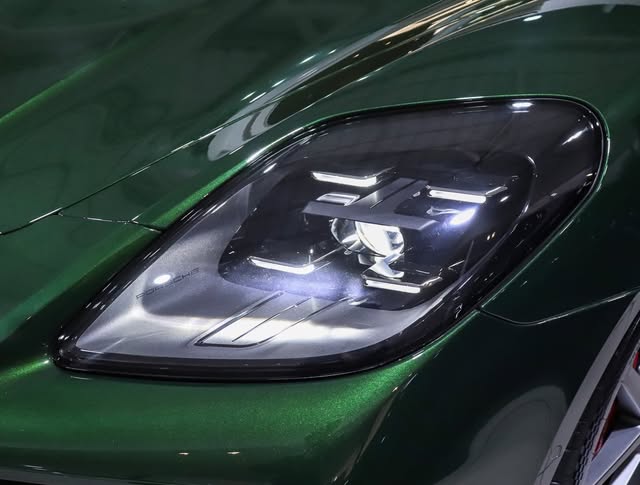 PORSCHE PANAMERA 4S E-HYBRID - Imagem 18