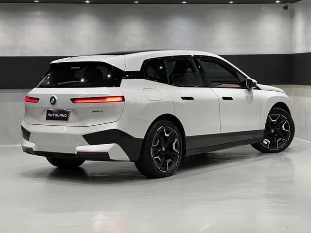 BMW IX XDRIVE50 SPORT - Imagem 4