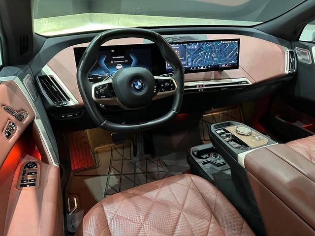 BMW IX XDRIVE50 SPORT - Imagem 6