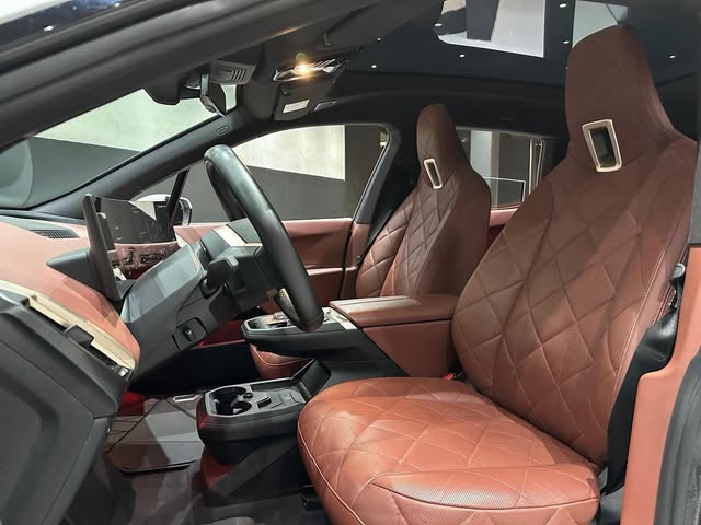 BMW IX XDRIVE50 SPORT - Imagem 8