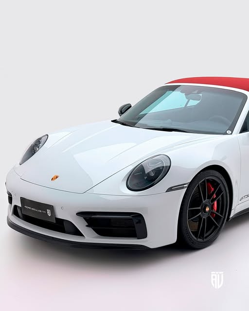 PORSCHE 911 CARRERA GTS CABRIOLET - Imagem 3