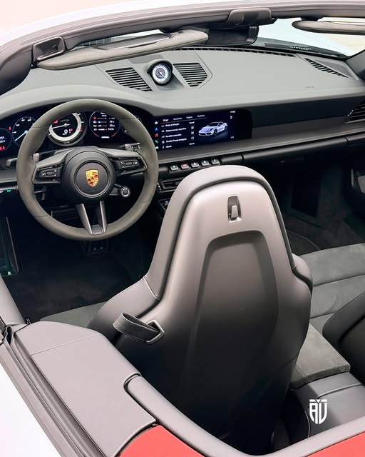 PORSCHE 911 CARRERA GTS CABRIOLET - Imagem 8