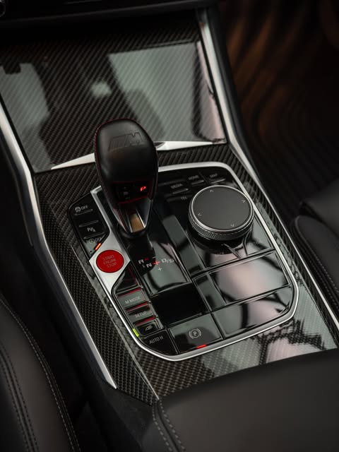 BMW M3 COMPETITION - Imagem 12