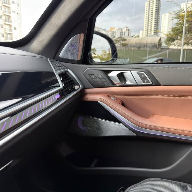 BMW X7 M60I - Imagem 11