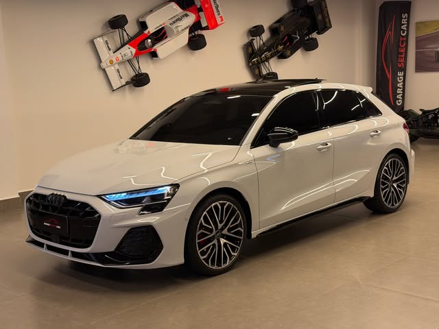 AUDI A3 PERFORMANCE BLACK - Imagem 1