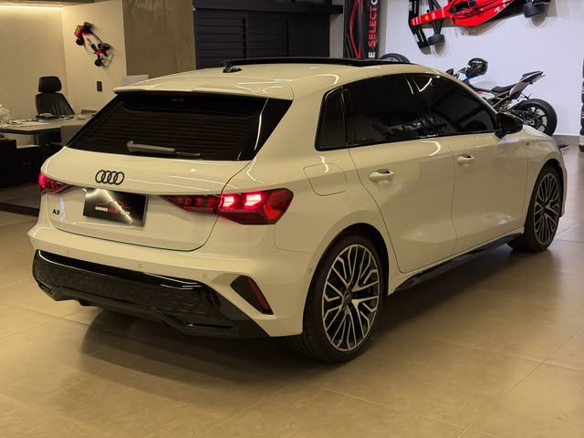 AUDI A3 PERFORMANCE BLACK - Imagem 4