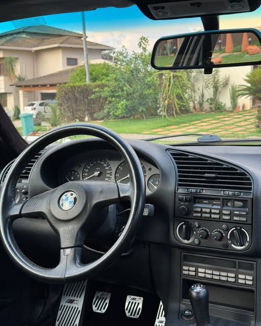 BMW 320I - Imagem 14
