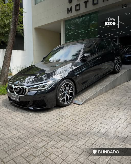 BMW 530E M SPORT - Imagem 1
