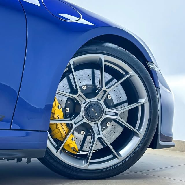 PORSCHE 911 GT3 - Imagem 9
