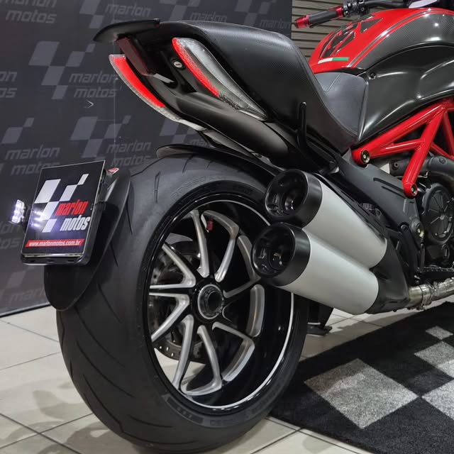 DUCATI DIAVEL CARBON LE - Imagem 2