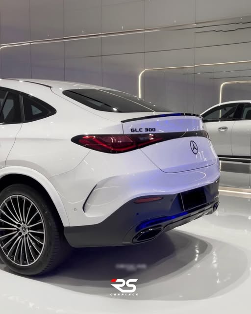 MERCEDES-BENZ GLC 300 AMG LINE - Imagem 3