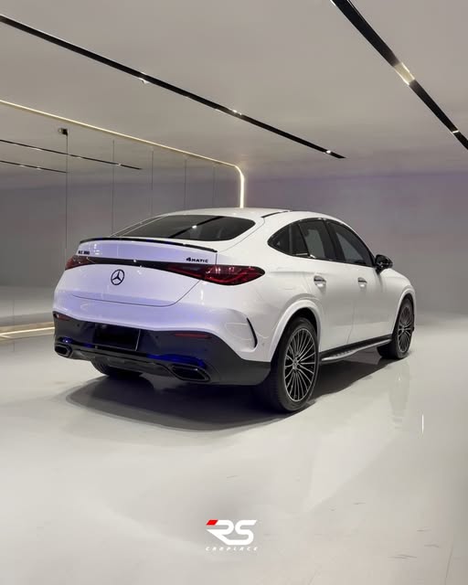 MERCEDES-BENZ GLC 300 AMG LINE - Imagem 4