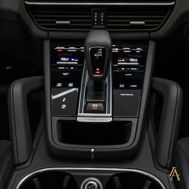 PORSCHE CAYENNE E-HYBRID - Imagem 15