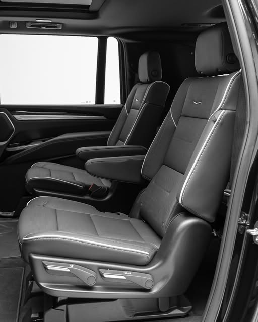 CADILLAC ESCALADE ESV SPORT - Imagem 6