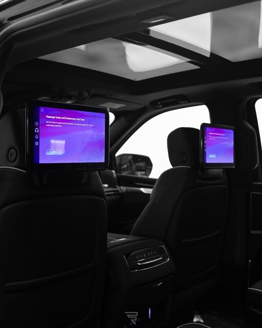 CADILLAC ESCALADE ESV SPORT - Imagem 8