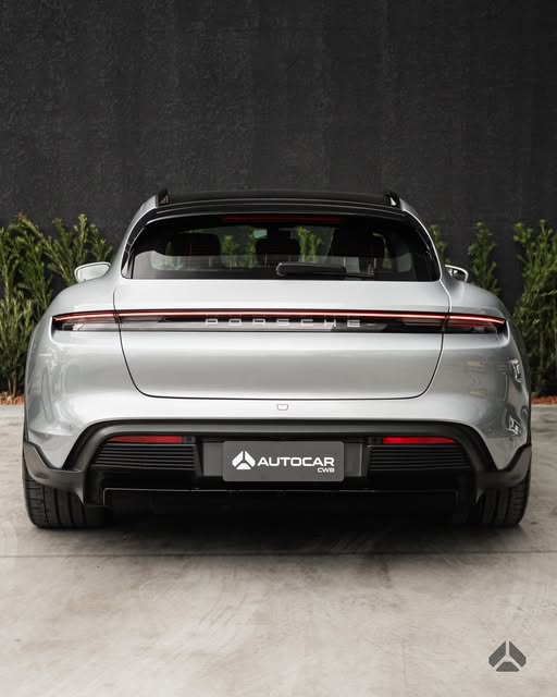 PORSCHE TAYCAN 4S CROSS TURISMO - Imagem 4