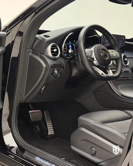 MERCEDES-BENZ GLC 300 COUPE - Imagem 12