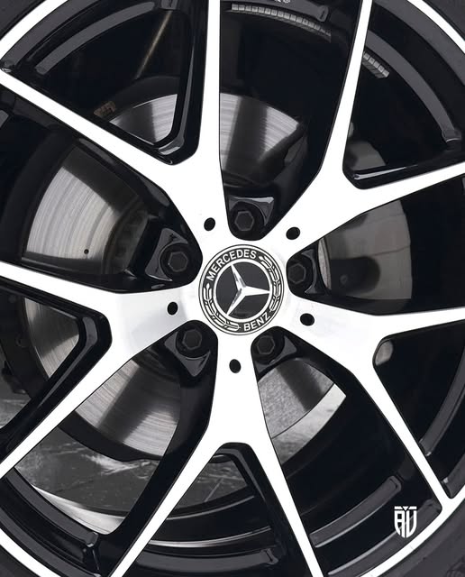 MERCEDES-BENZ GLC 300 COUPE - Imagem 6
