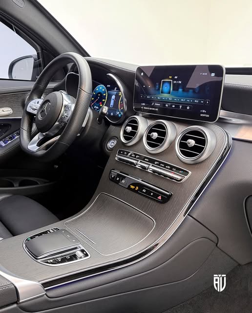 MERCEDES-BENZ GLC 300 COUPE - Imagem 8
