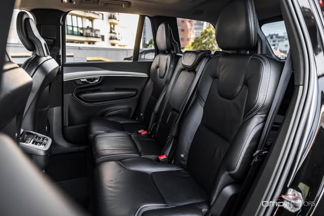 VOLVO XC90 D5 MOMENTUM - Imagem 7