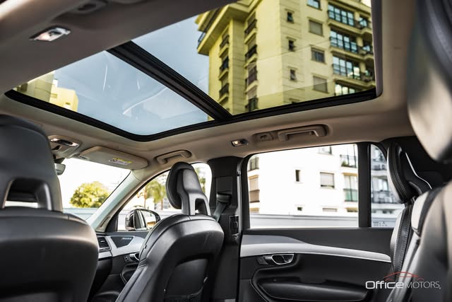 VOLVO XC90 D5 MOMENTUM - Imagem 8