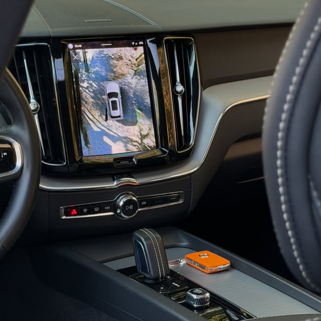 VOLVO XC60 T-8 R-DESIGN - Imagem 4
