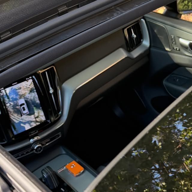 VOLVO XC60 T-8 R-DESIGN - Imagem 6
