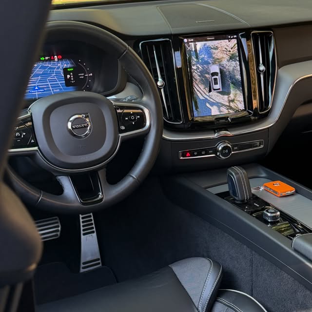 VOLVO XC60 T-8 R-DESIGN - Imagem 7