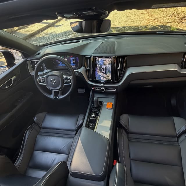 VOLVO XC60 T-8 R-DESIGN - Imagem 10