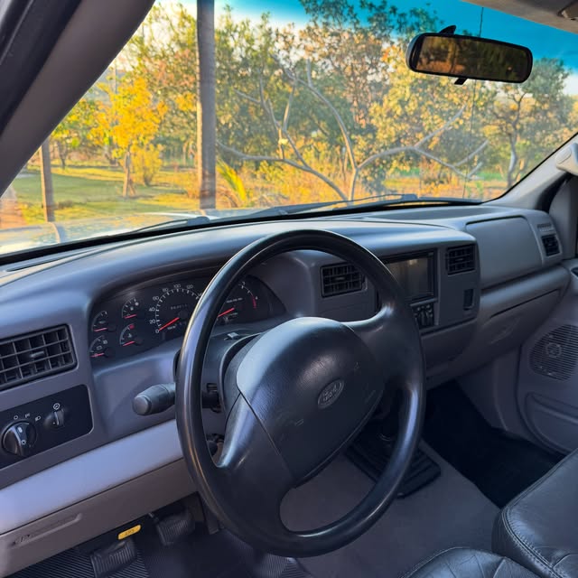 FORD F-250 XLT-L - Imagem 6