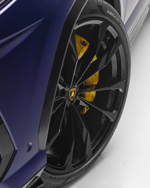 LAMBORGHINI URUS - Imagem 6