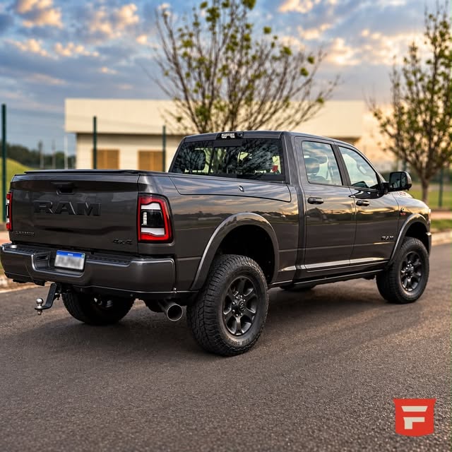 RAM 2500 NIGHT EDITION - Imagem 14
