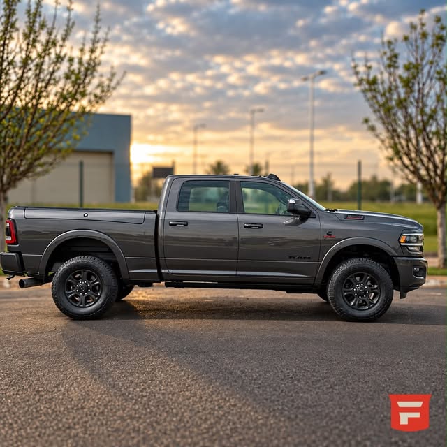 RAM 2500 NIGHT EDITION - Imagem 6