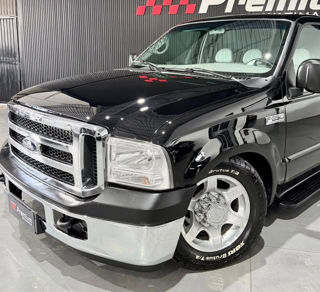 FORD F-250 XLT-L - Imagem 4