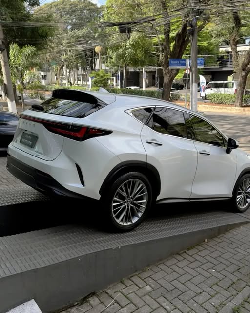 LEXUS NX 350H LUXURY - Imagem 5
