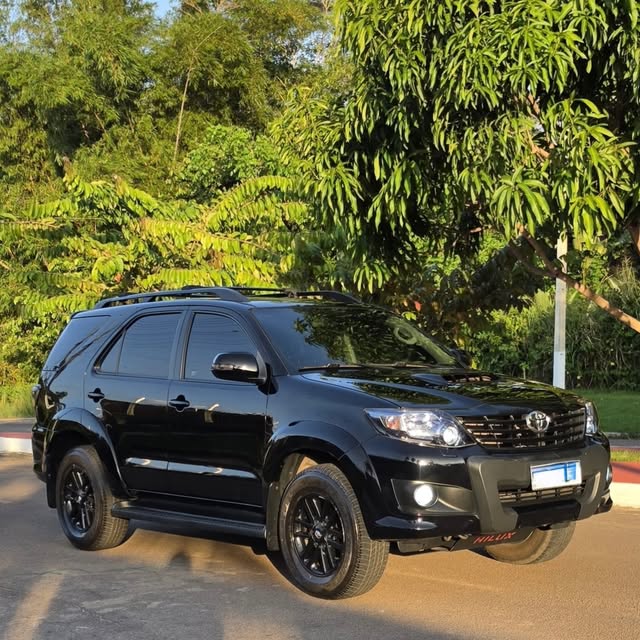 TOYOTA HILUX SW4 SRV - Imagem 1