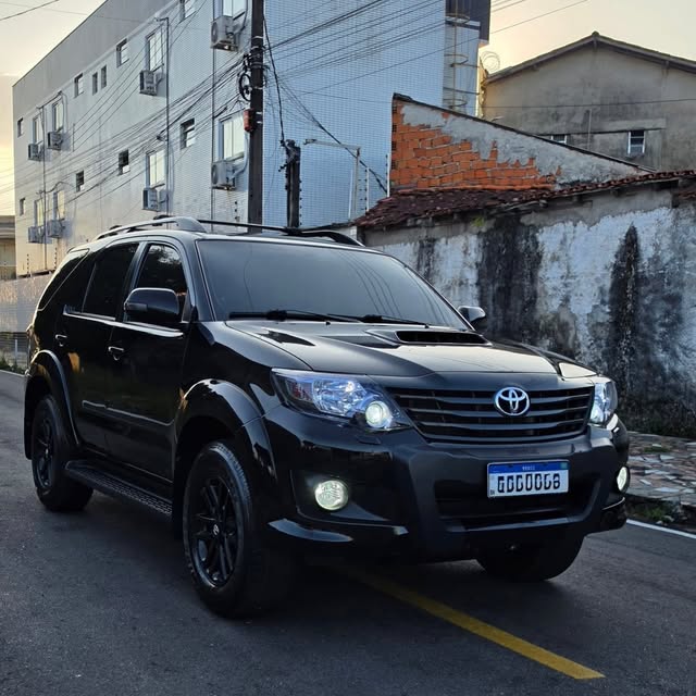 TOYOTA HILUX SW4 SRV - Imagem 2