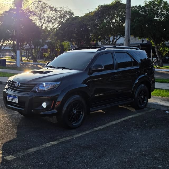 TOYOTA HILUX SW4 SRV - Imagem 3