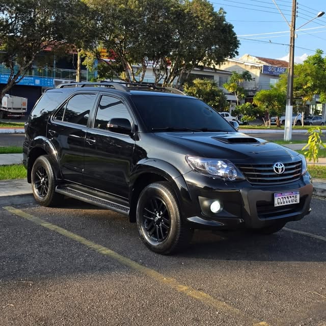 TOYOTA HILUX SW4 SRV - Imagem 4