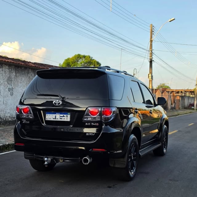 TOYOTA HILUX SW4 SRV - Imagem 8