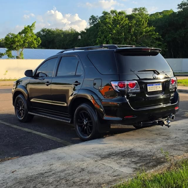 TOYOTA HILUX SW4 SRV - Imagem 9