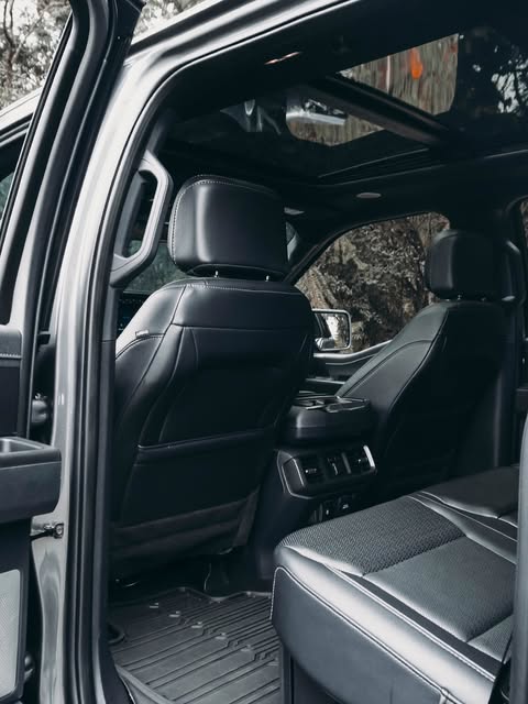 FORD F-150 LARIAT - Imagem 12