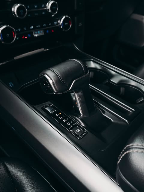FORD F-150 LARIAT - Imagem 15