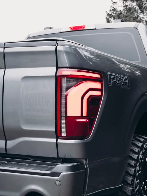 FORD F-150 LARIAT - Imagem 18