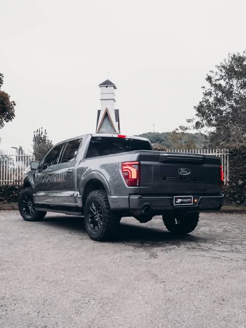 FORD F-150 LARIAT - Imagem 19