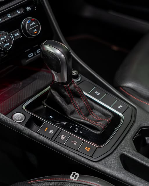 VOLKSWAGEN JETTA GLI - Imagem 10